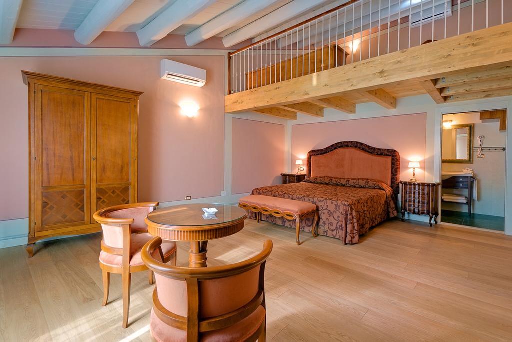 مبيت وإفطار سيرولو Il Vicolo Relais الغرفة الصورة