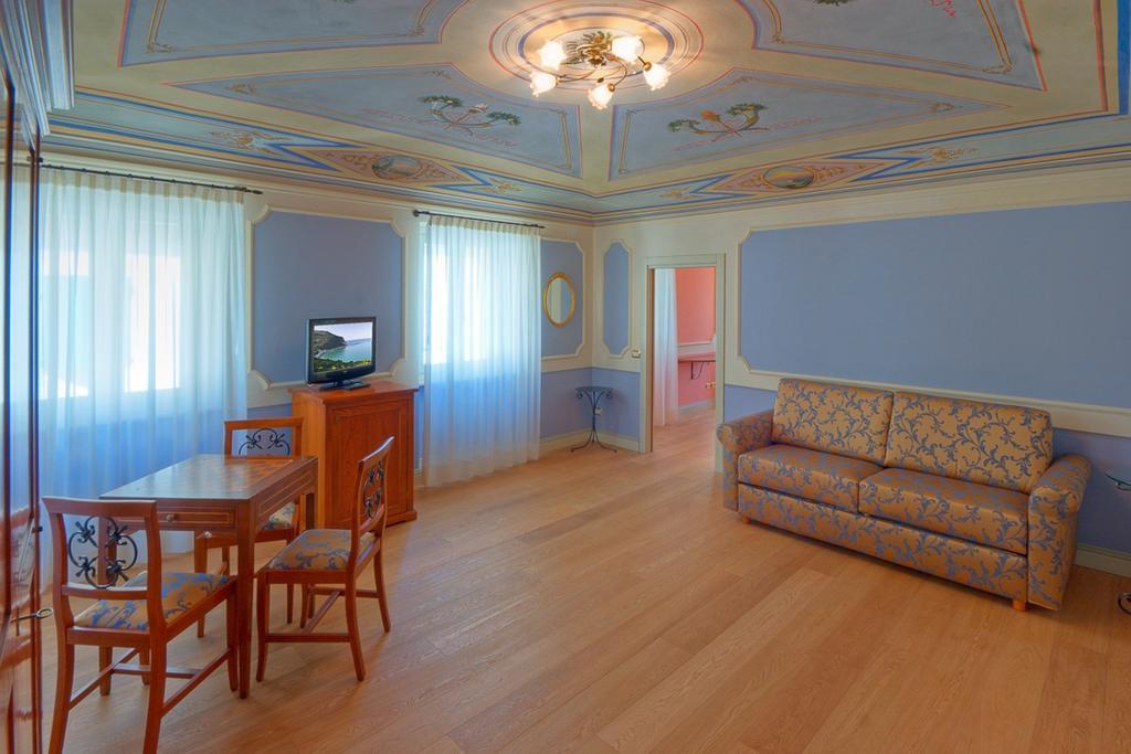 مبيت وإفطار سيرولو Il Vicolo Relais الغرفة الصورة